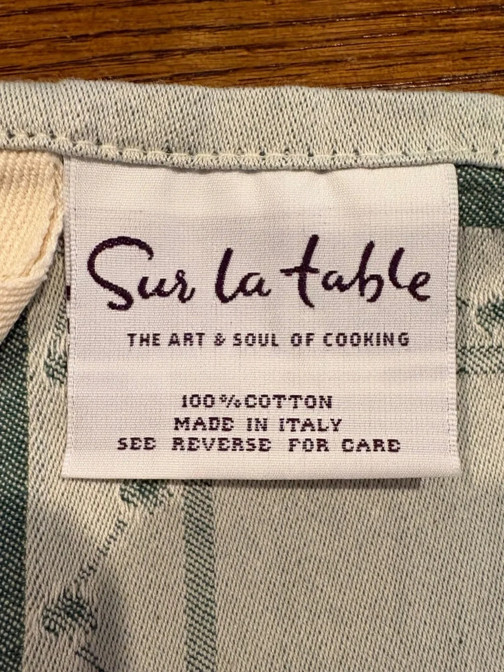 NWOT 2 SUR LA TABLE Nostalgic Looking Christmas Kitchen Towels Made in Italy